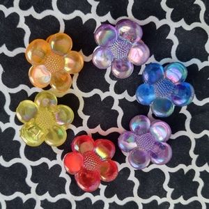 ❤️3 for $10- 90s flower hair claws